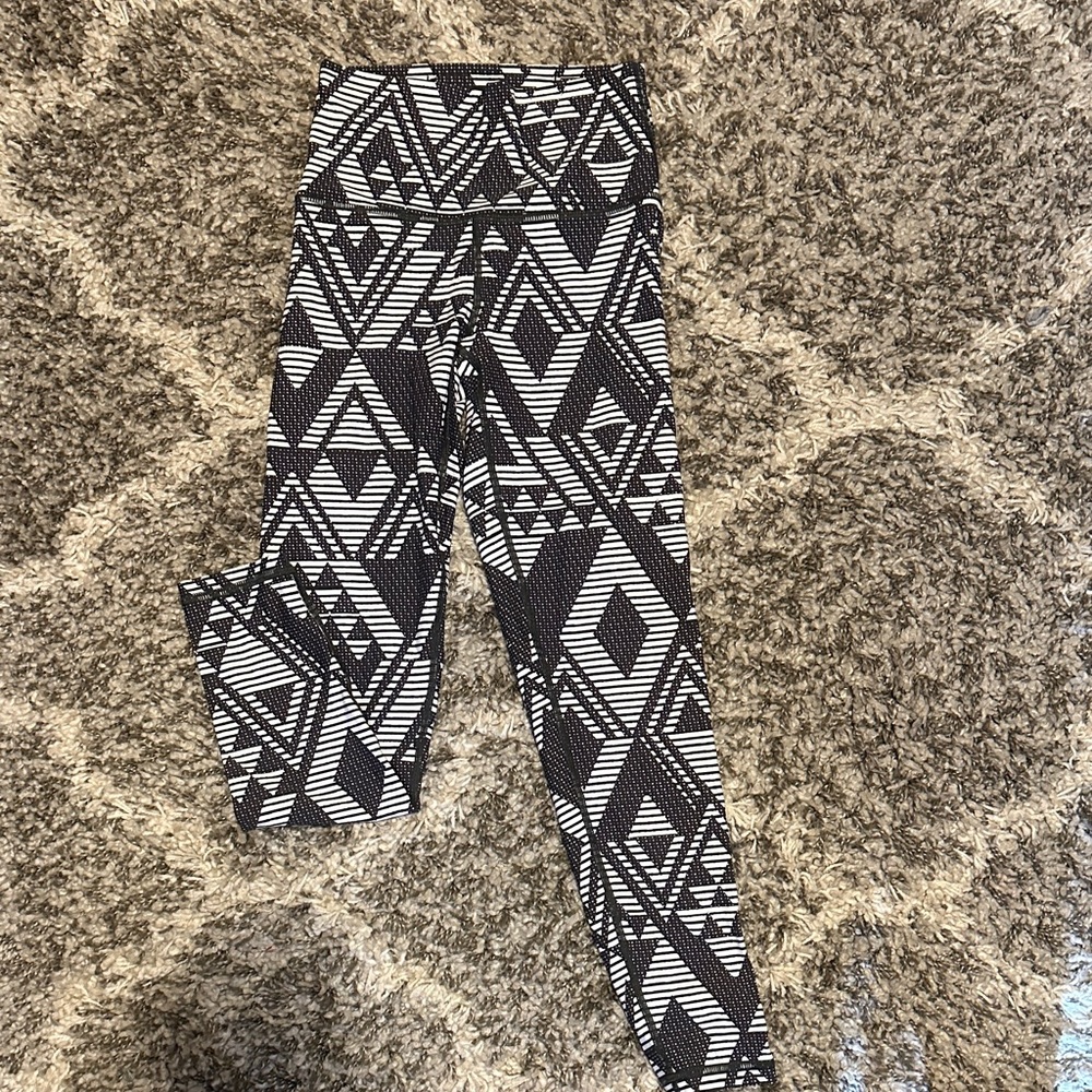 Aerie Geometric Black and White Leggings size Small